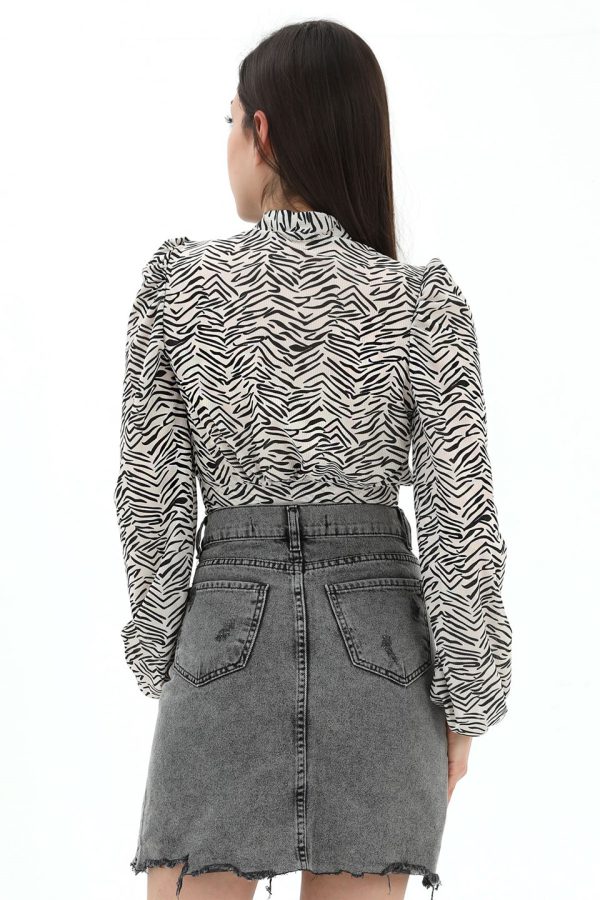 Zebra Desen Düğme Detaylı Bluz - Siyah - Görsel 4